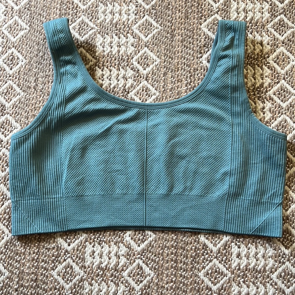 5/$25 NWOT Savvi sports bra